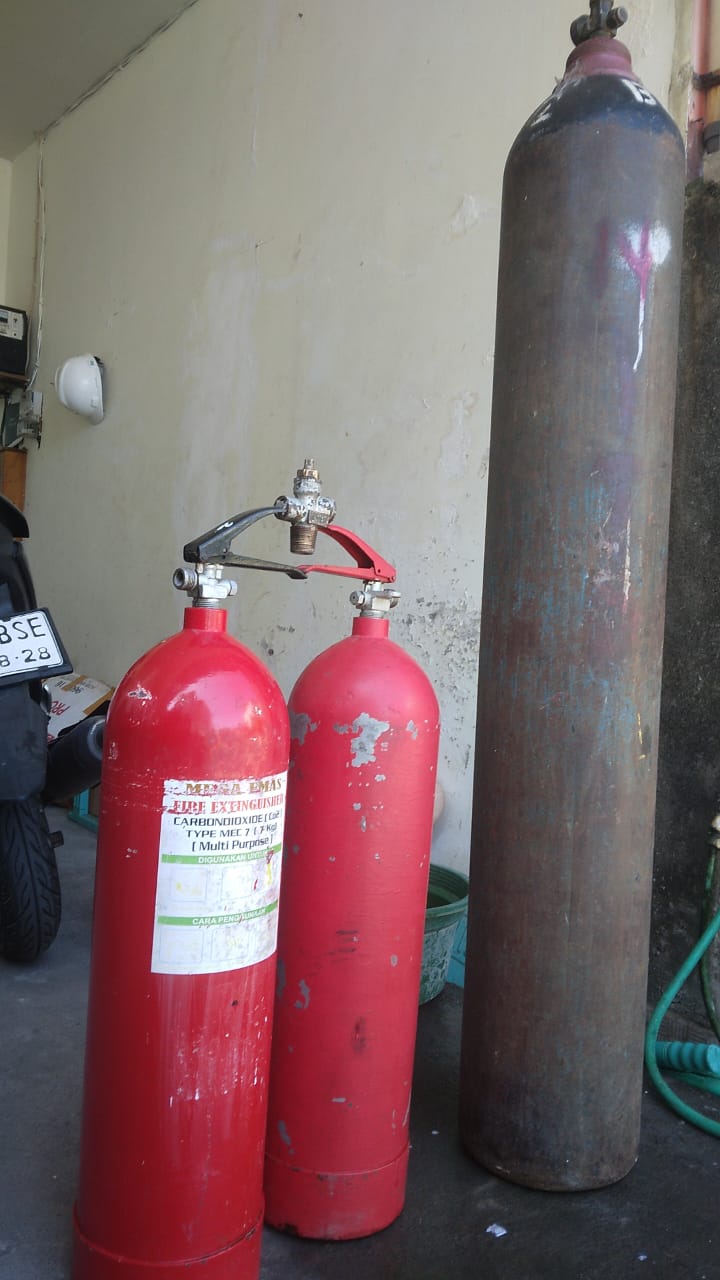 Refill / Isi Ulang Alat Pemadam Api di PLN Gilimanuk
